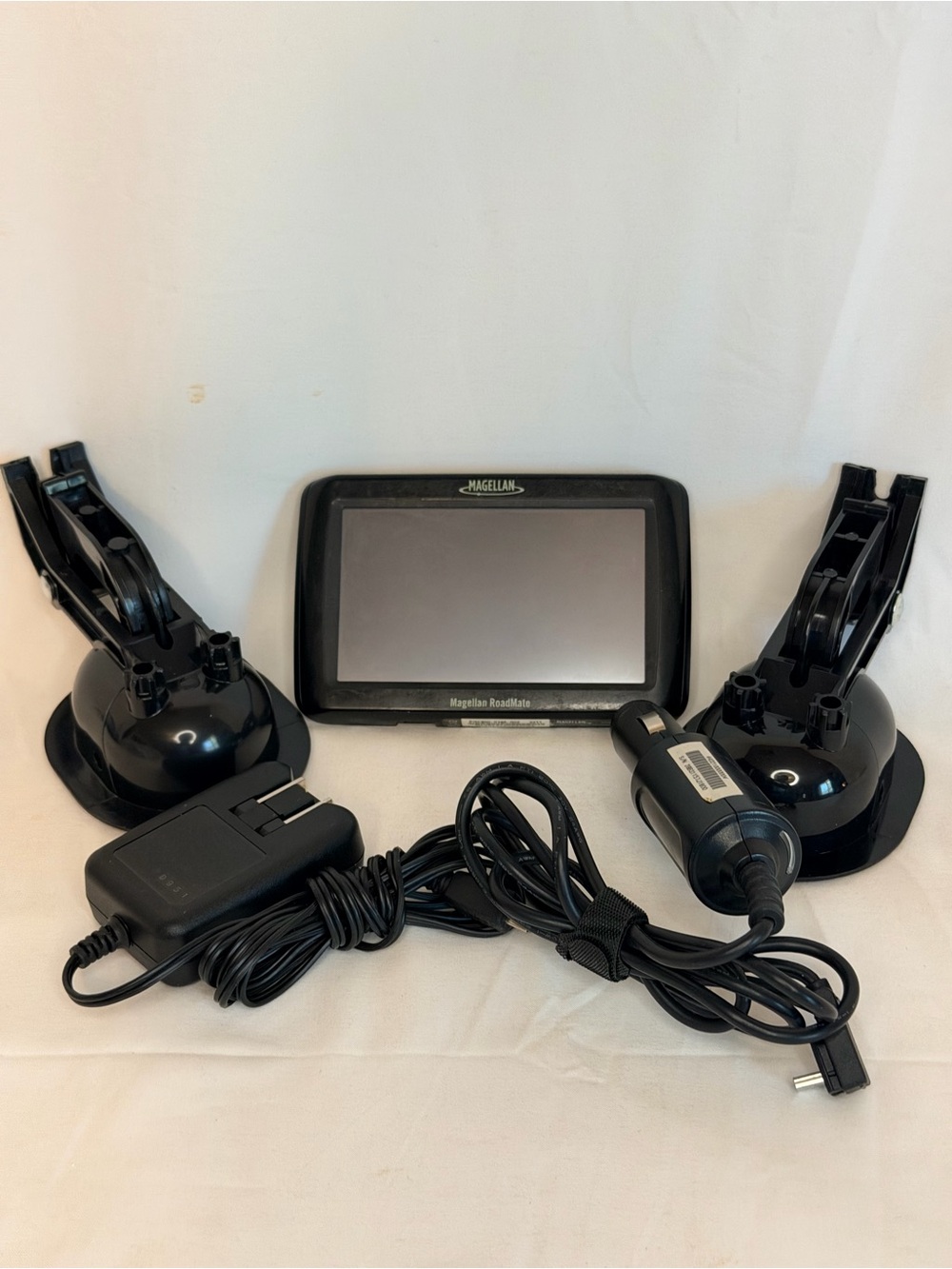 Magellan Outdoors GPS 2136T Navigator with Black Mounts and Cables
